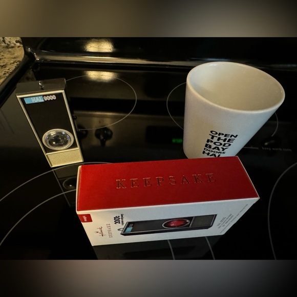 2001 A Space Odyssey HAL 9000 Hallmark Christmas Ornament and Mug - Picture 2 of 4